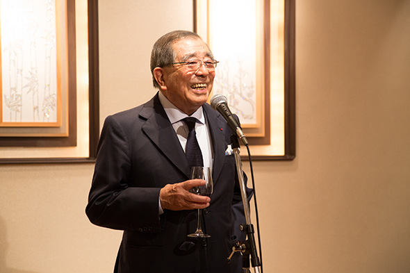 磯村名誉会長の乾杯の音頭で始まった懇親会。