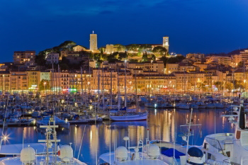 南仏カンヌ旧市街の夜景