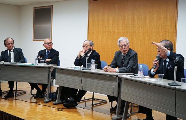 右から磯村氏、渡辺氏、池上氏、久米氏、瀬藤氏