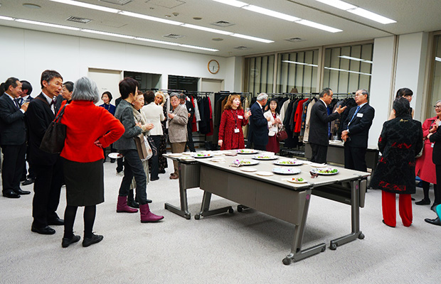 講演前の懇親会の様子